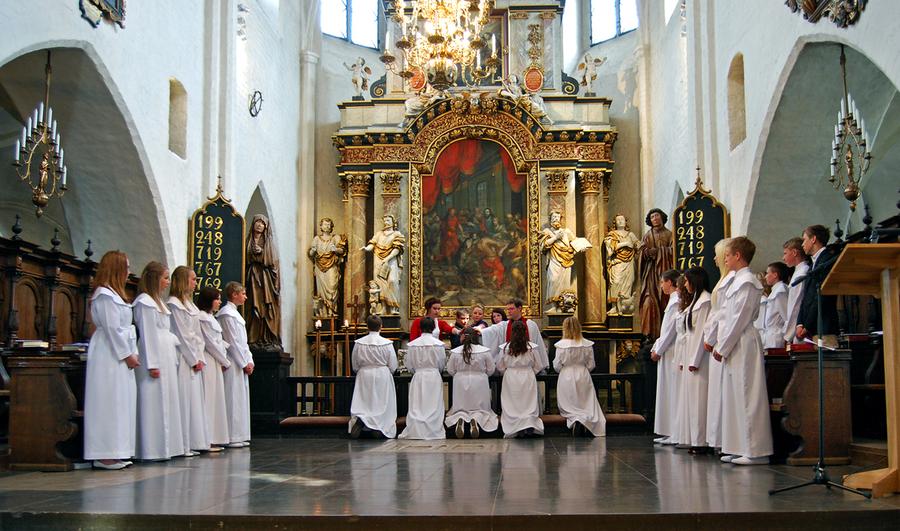 Konfirmationsvälsignelse i Sankta Maria kyrkan i Ystad.