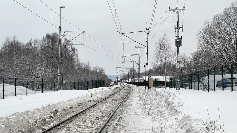 Järnvägsspår i snö