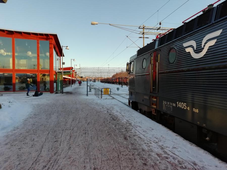 Lok vid Mora station