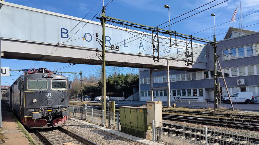Tåg vid perrong på Borlänge station