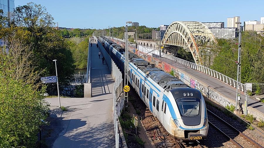 Tåg på nya Årstabron