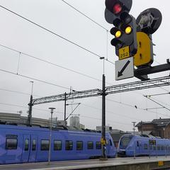 Tåg vid perrong på Ystads station